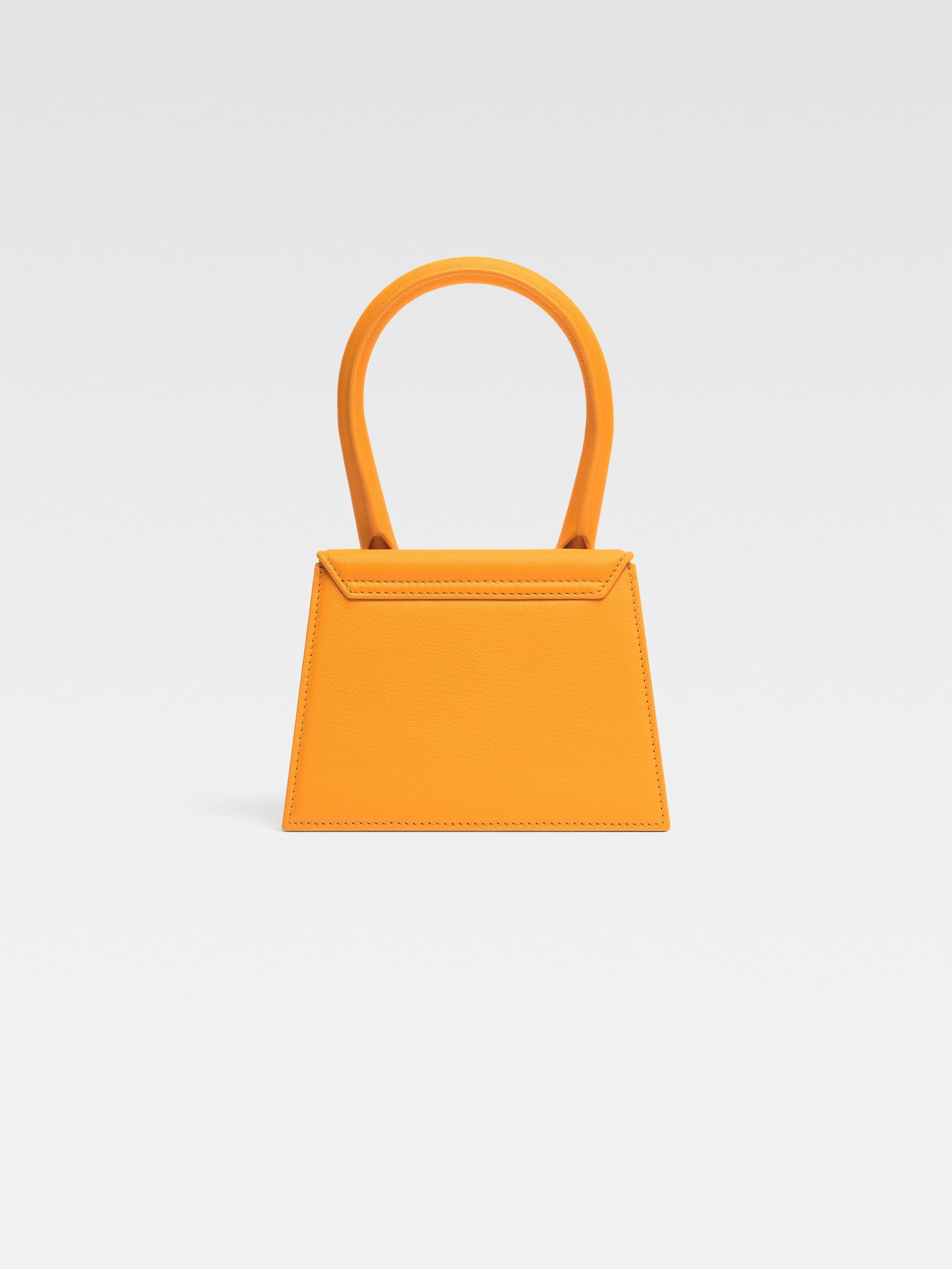JACQUEMUS JACQUEMUS LE CHIQUITO MOYEN SIGNATURE HANDBAG