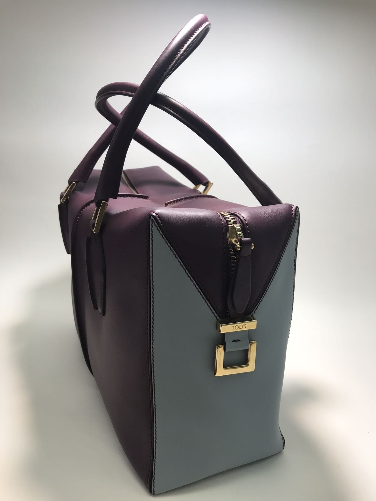 Tod's Zippered Handbag In Black