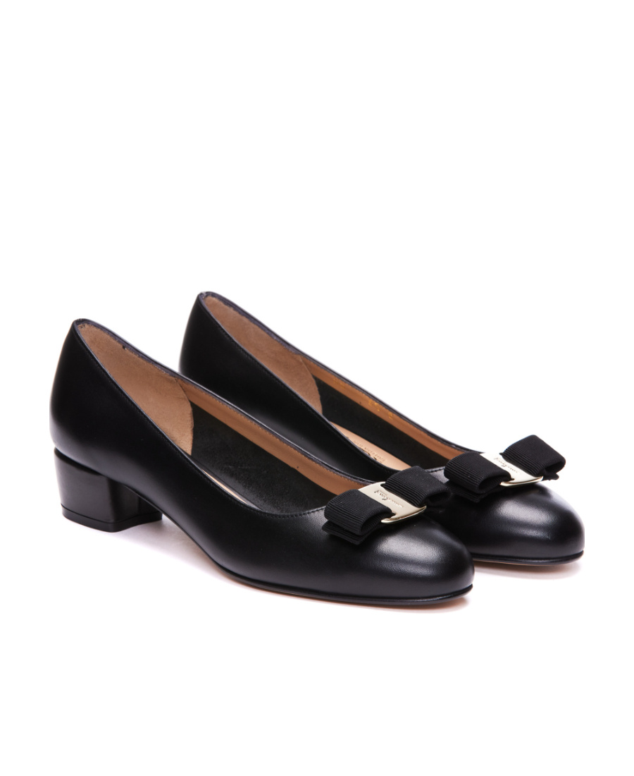 Ferragamo Vara 1 Wrapped Heel Pumps In Black