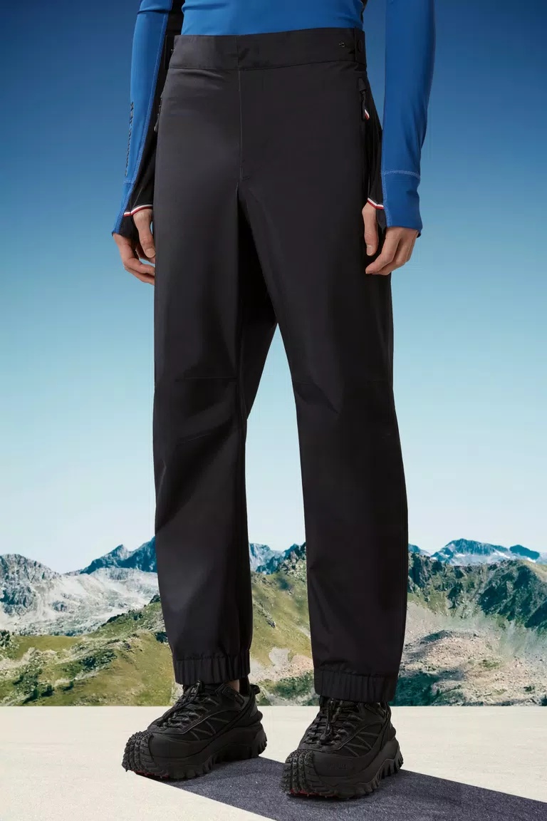 Moncler Casual Pants With Logo Affixed In Black