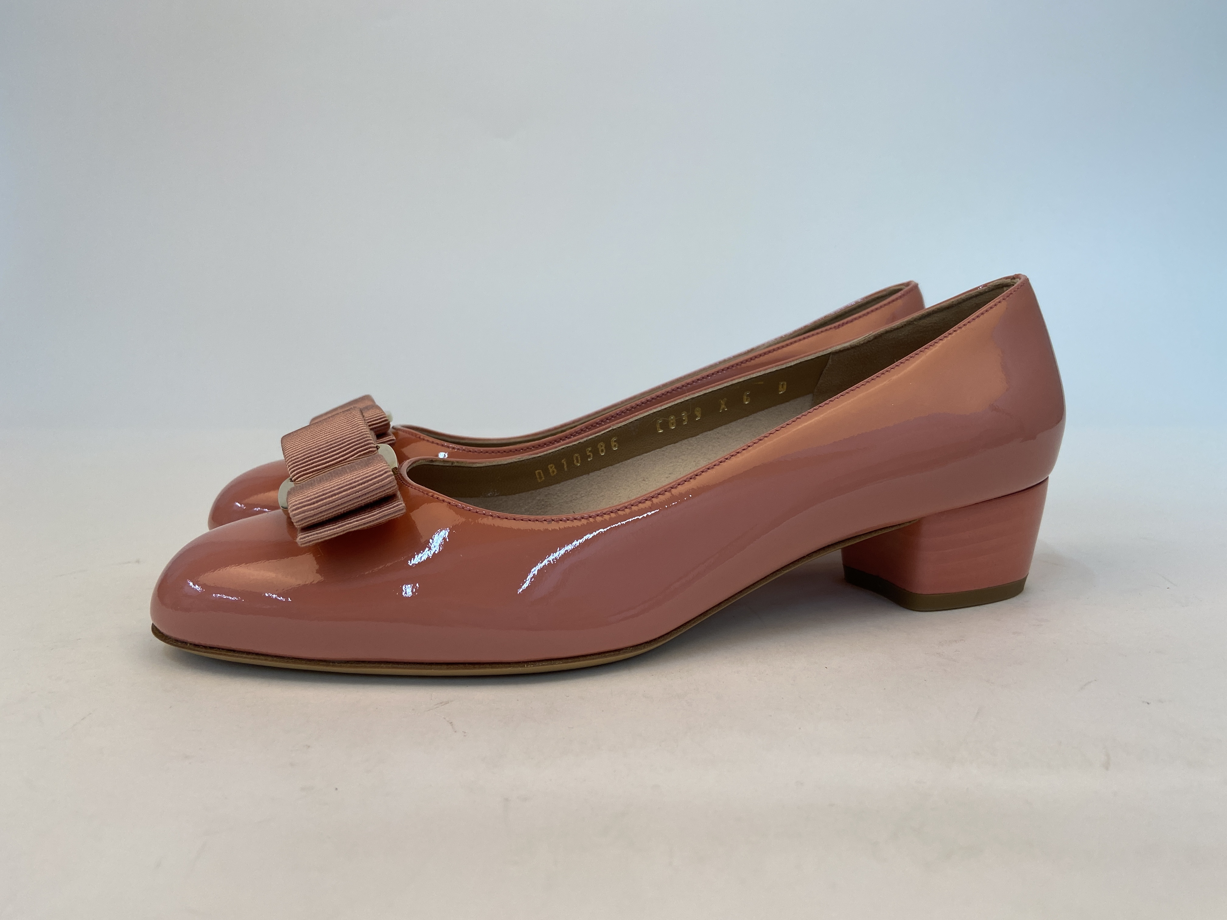 Ferragamo Logo High Heels In Brown