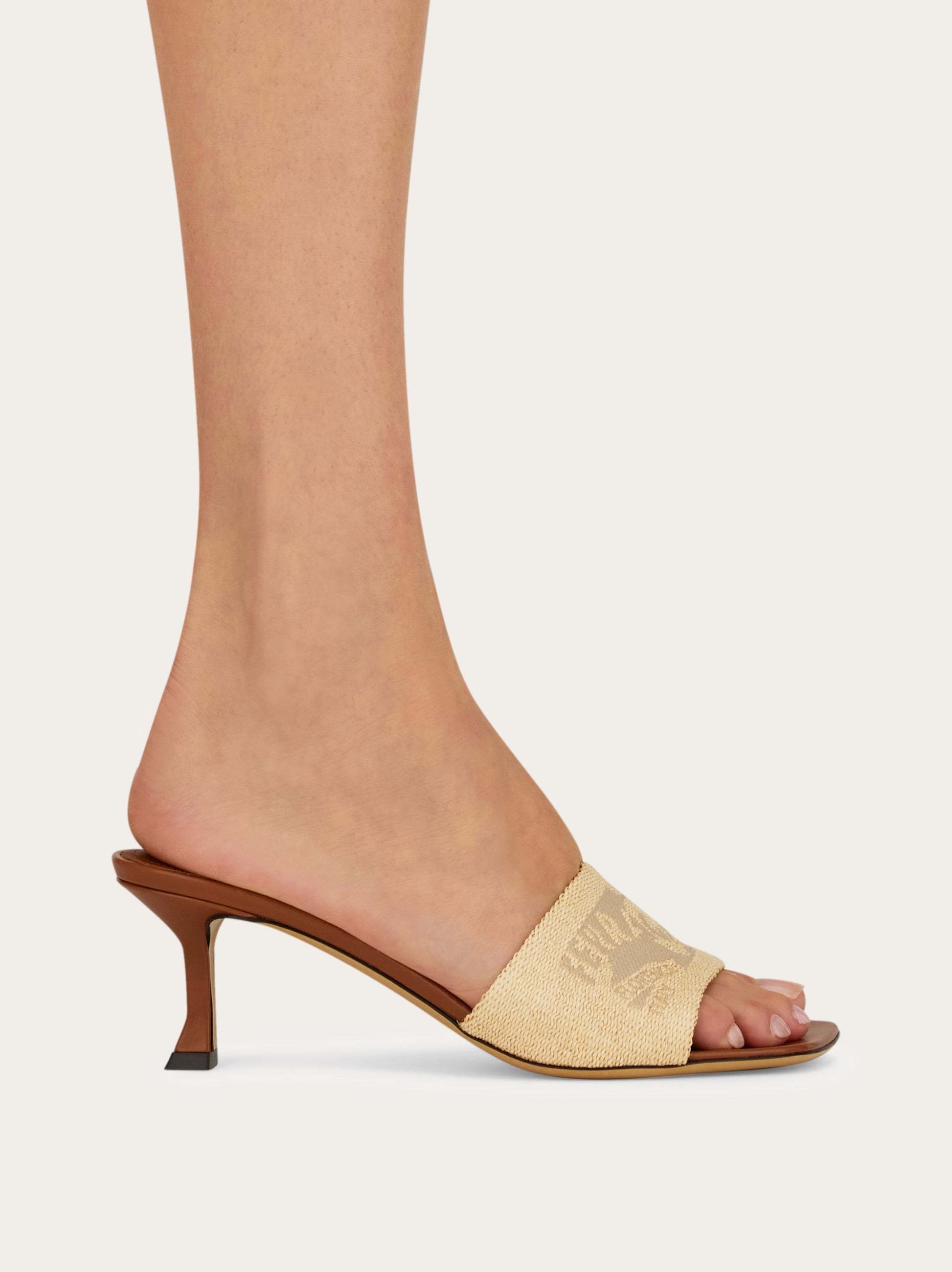 Ferragamo Venna Logo Slide