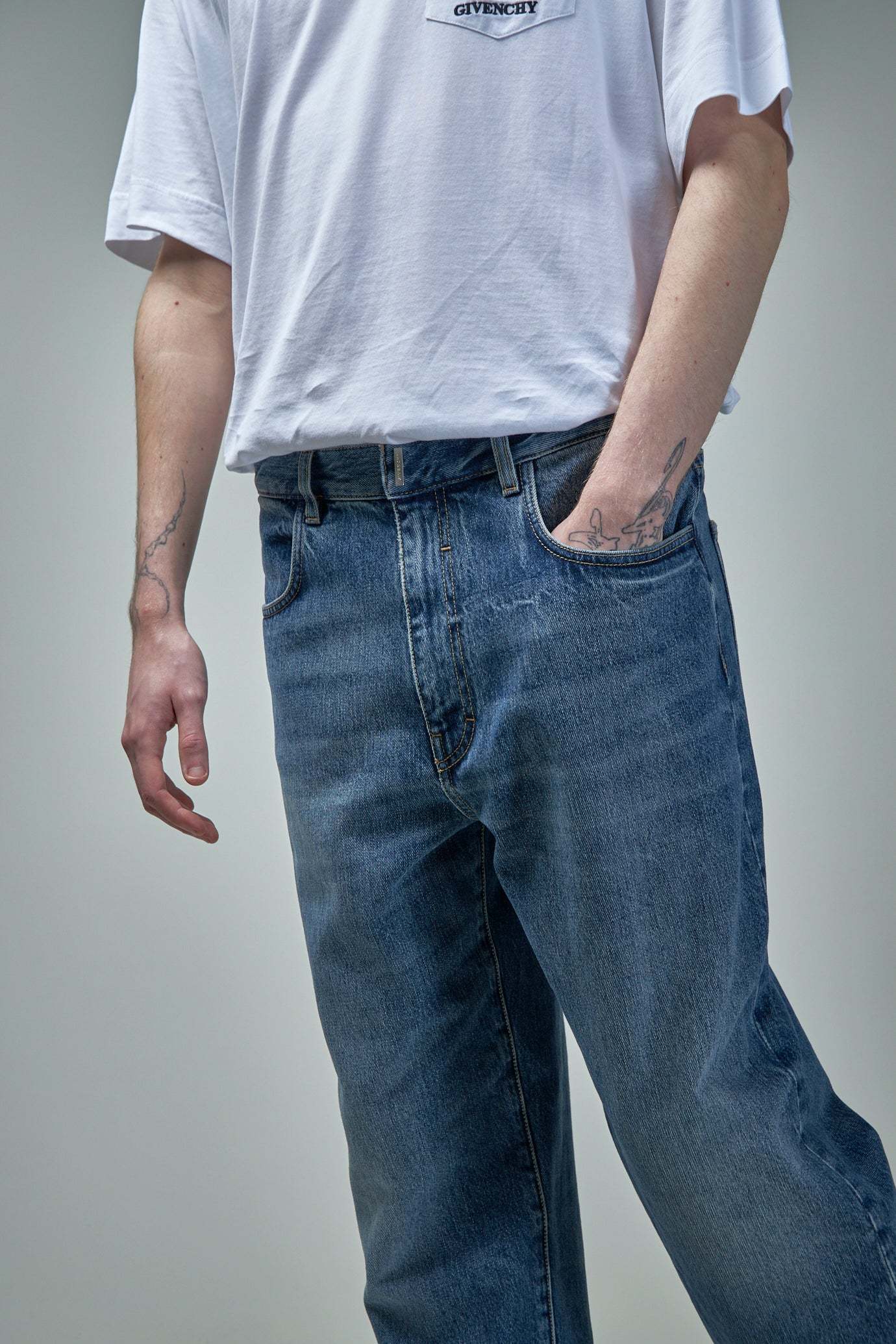 Givenchy Logo Plaque Straight-leg Jeans In Blue