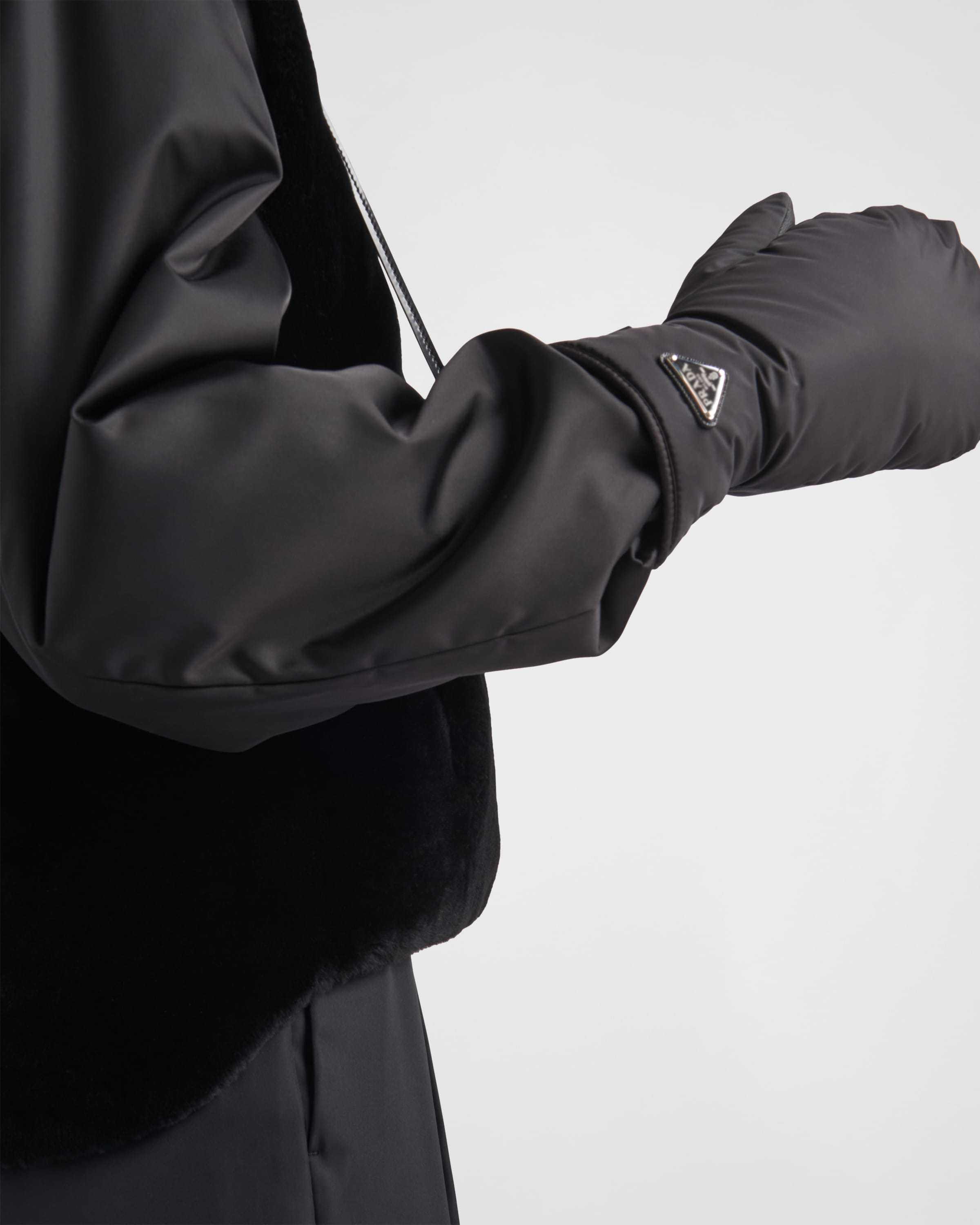 Prada Re-nylon Gloves In Black