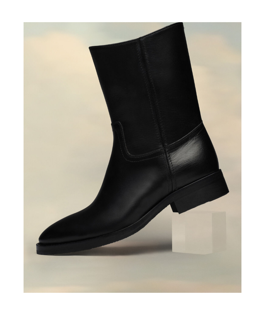 Maison Margiela Almond-toe Leather Ankle Boots In Black