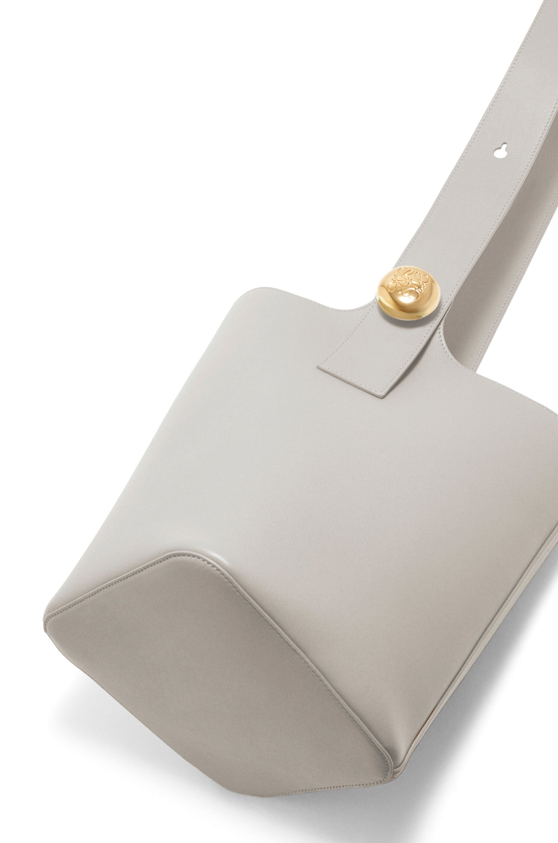 Loewe Pebble Bucket Medium Shoulder Bag In Gray
