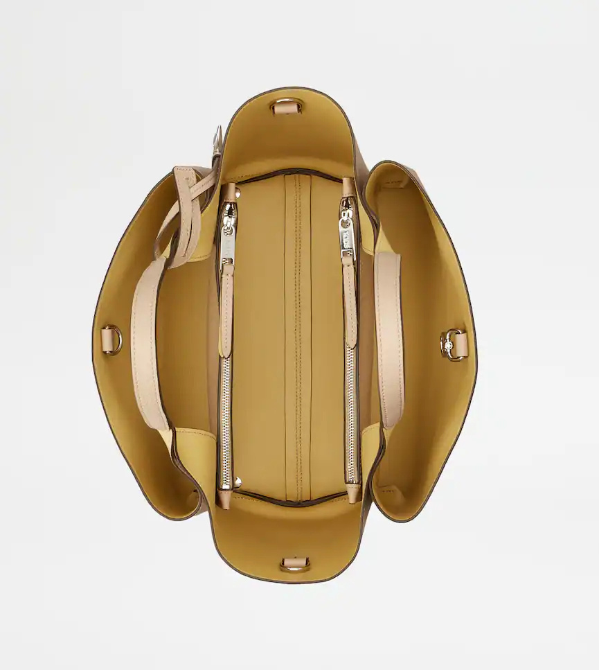 Tod's Mini Leather Shoulder Bag In Nude