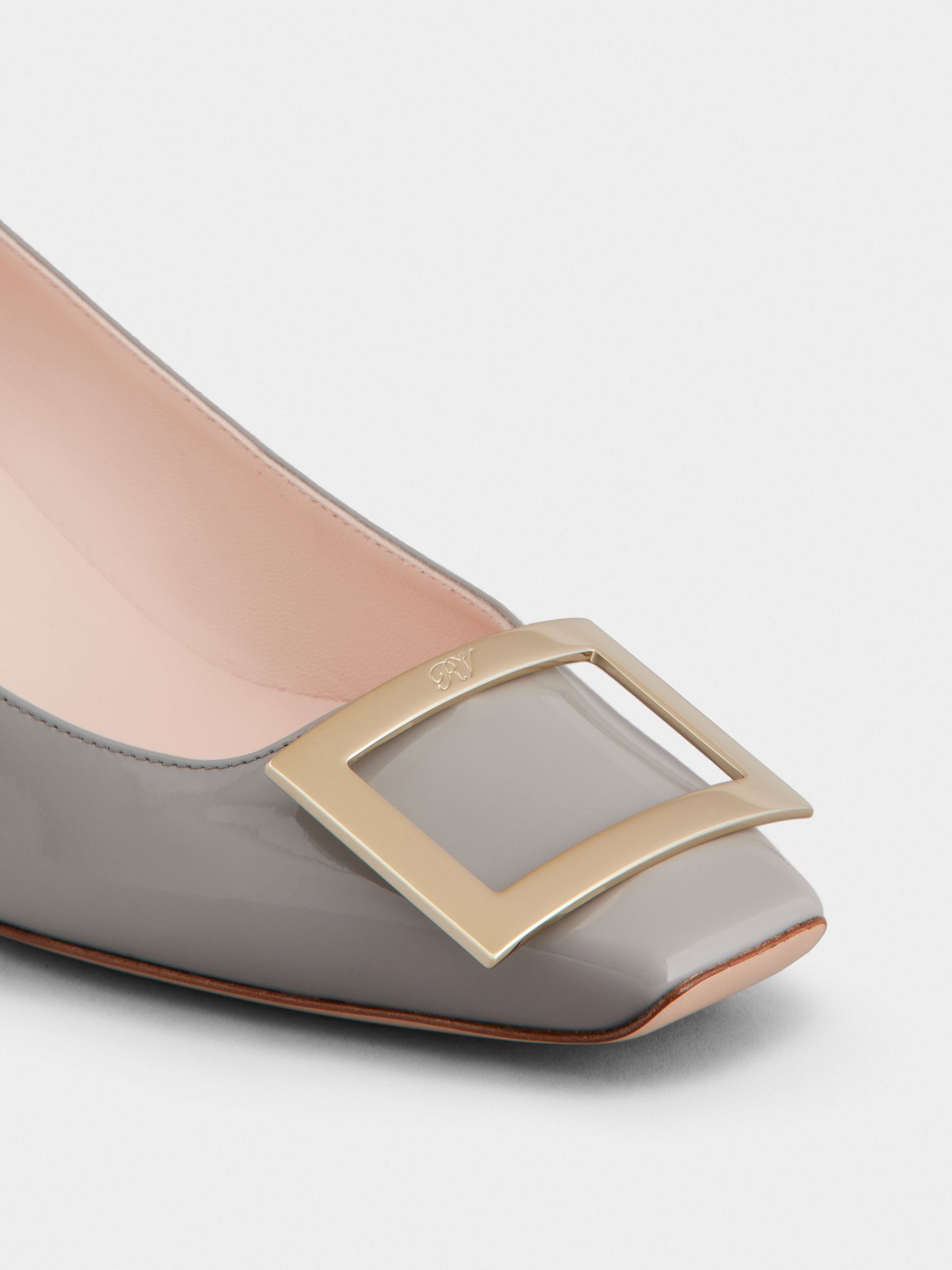 Roger Vivier Trompette Embellished Buckle Detailed Pumps In Gray