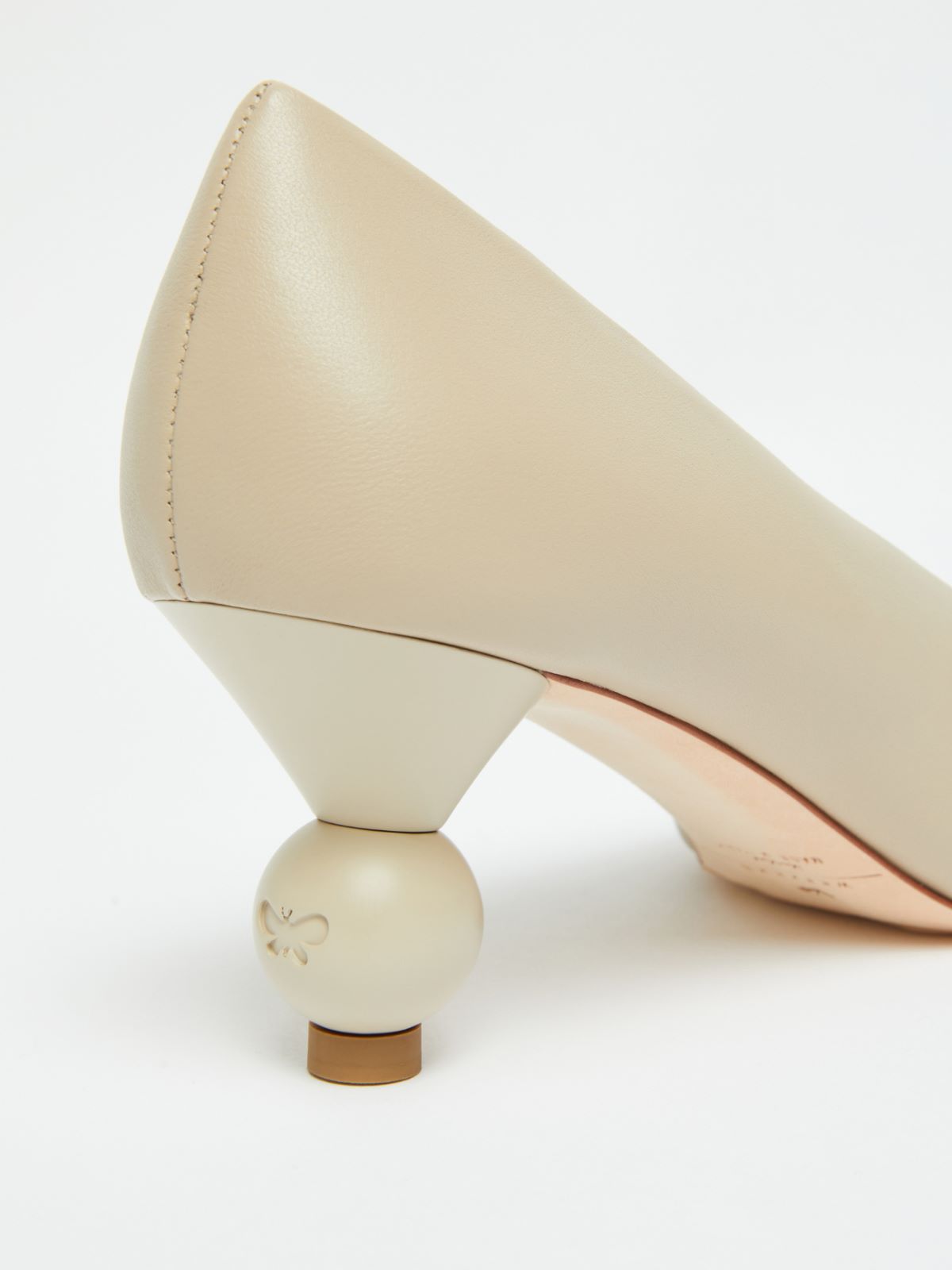 Weekend Max Mara Pointed High Heels In Nude