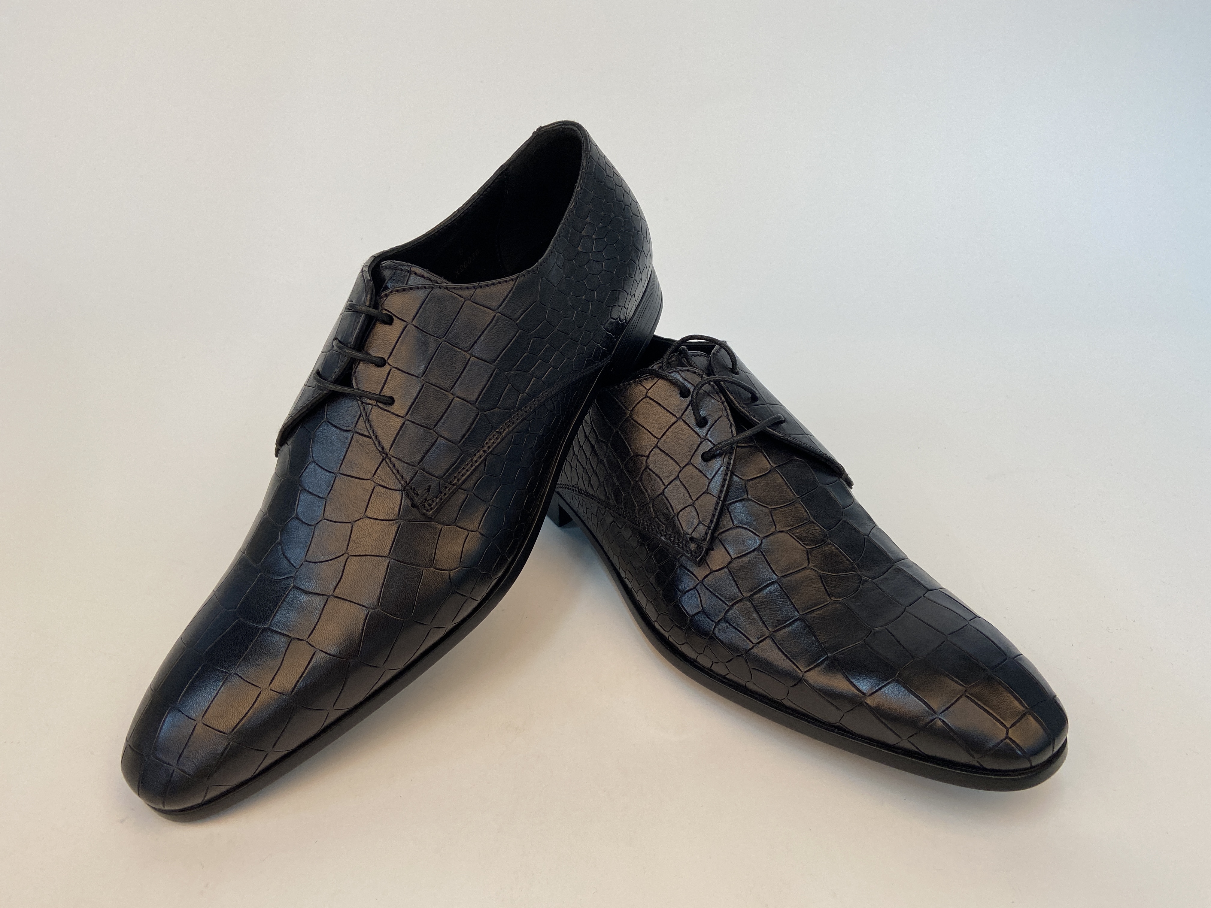 Giorgio Armani Logo Details Business Casual Shoes In Black