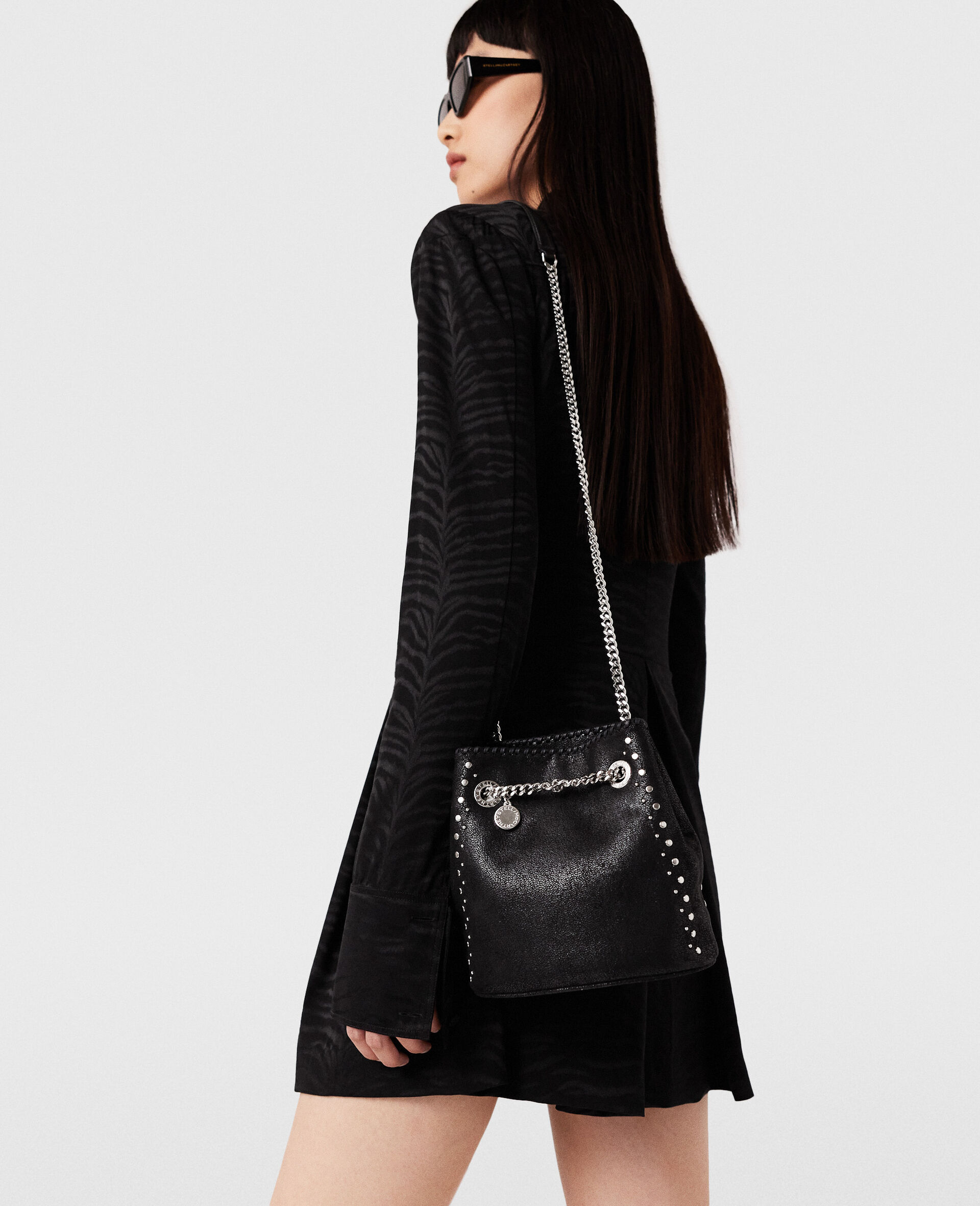 Stella Mccartney Falabella Beuteltasche Mit Nieten In Black