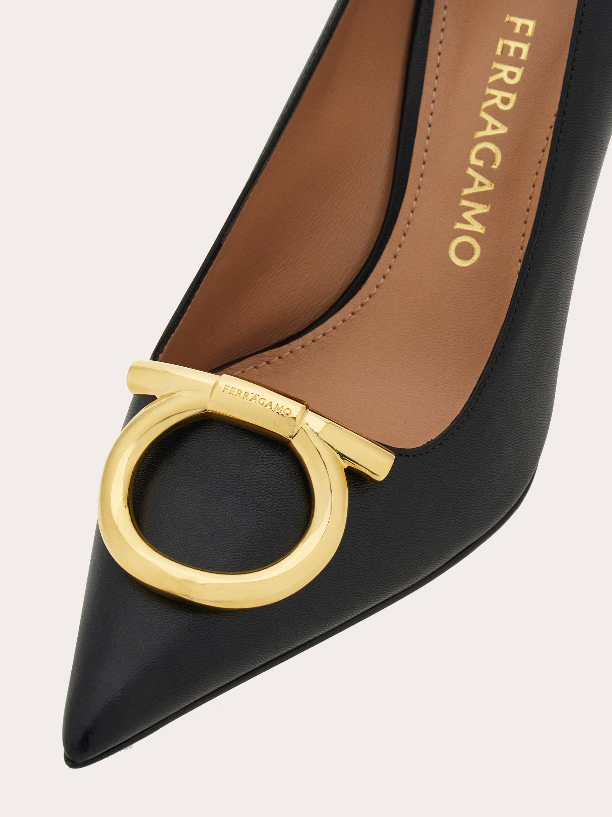 Ferragamo Escarpin Décolleté Maxi Gancini Noir Taille 41 In Black