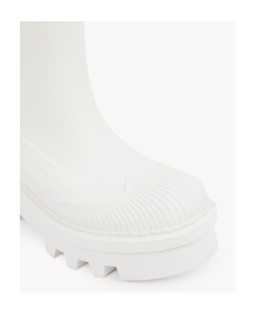 Shop Chloé Round Toe Chelsea Boots In White