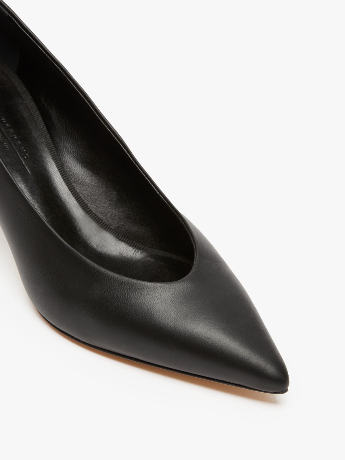 Weekend Max Mara Pointed High Heels In Black