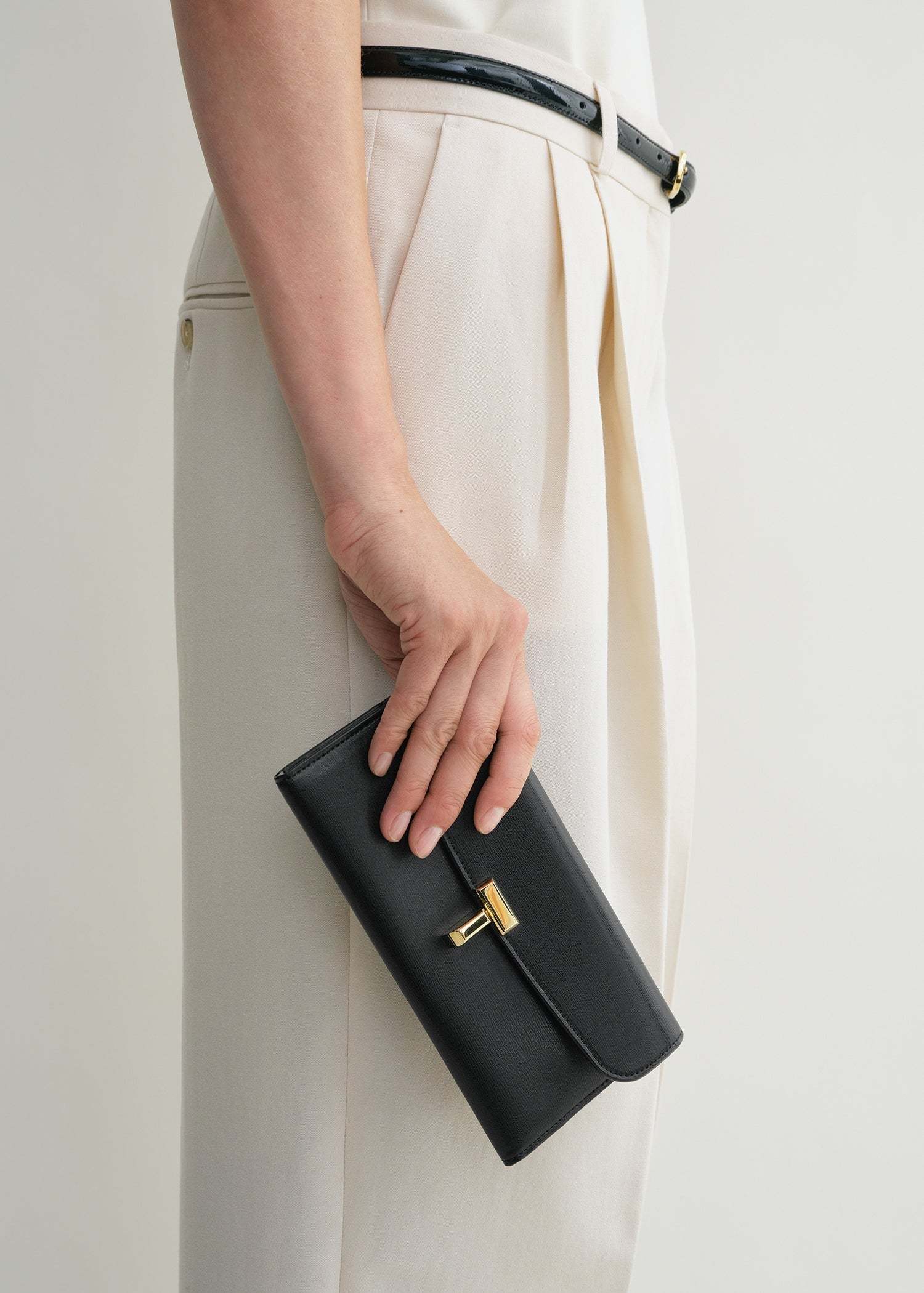 Totême Toteme T Lock Fold-over Leather Continental Wallet In Black