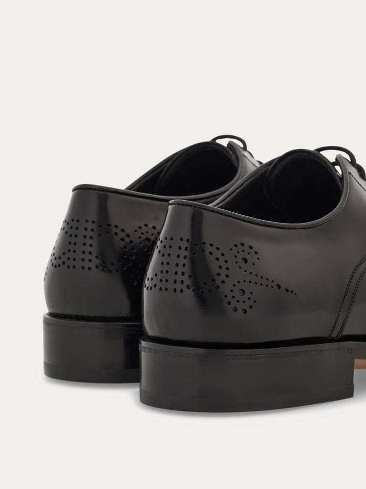 Ferragamo Round-headed Oxfords In Black