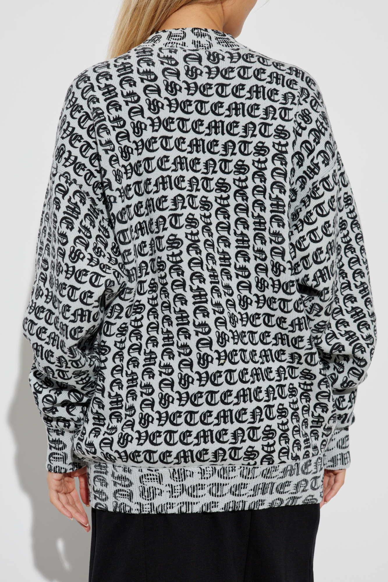 Vetements Logo-intarsia Sweater In Gray