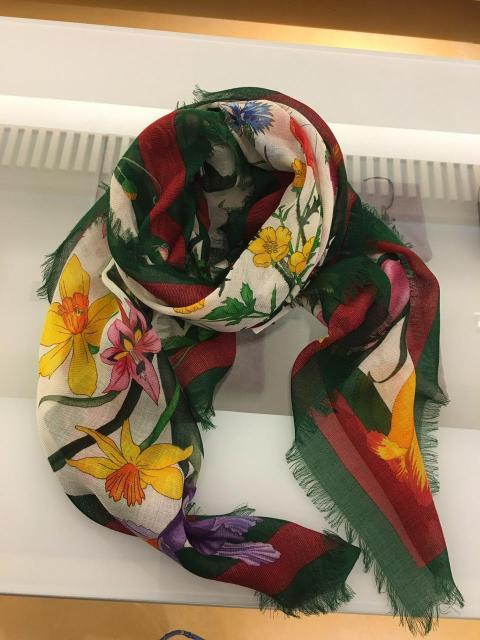 Gucci Flora Web Print Shawl In Nude