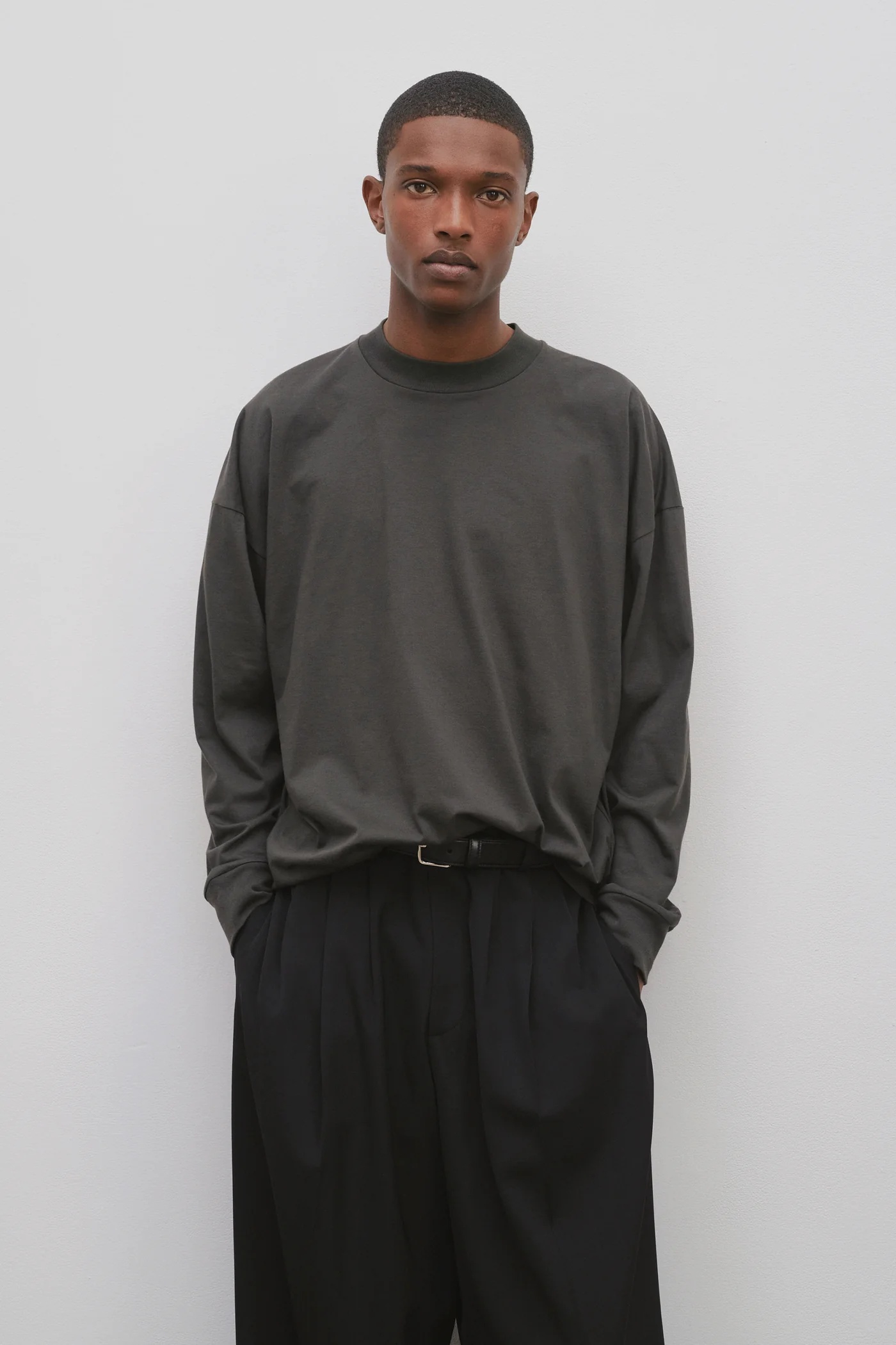 The Row T-shirt With Round Neck And Long Sleeves In Black