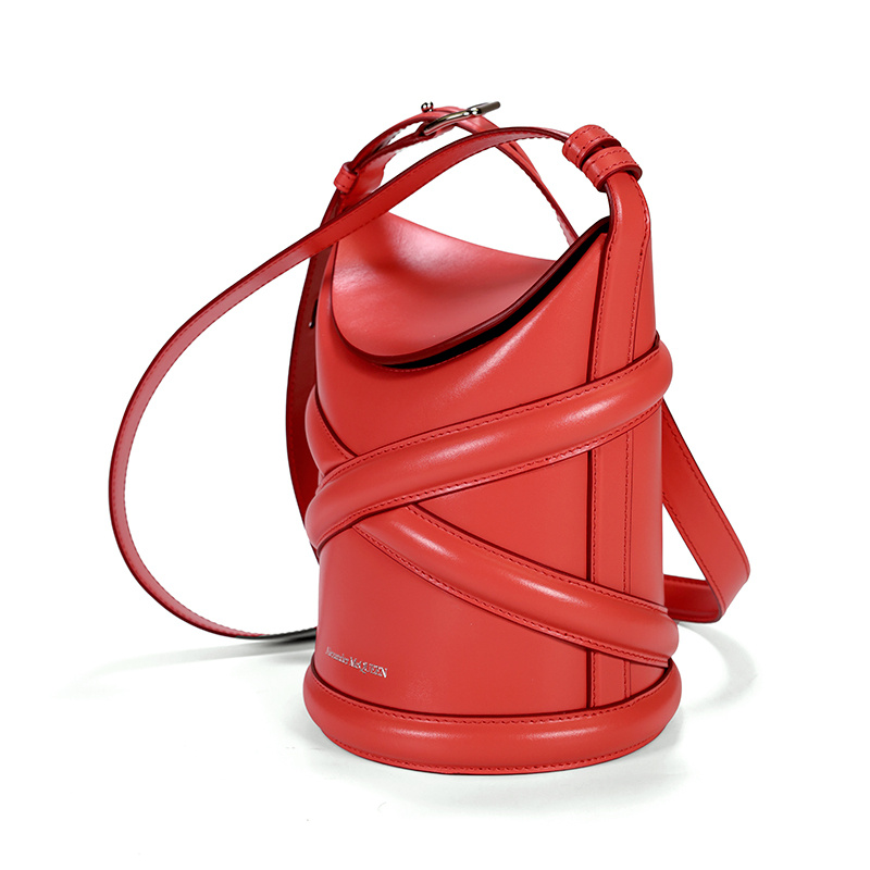 Alexander Mcqueen The Curve Bucket Shoulder Bag In Red