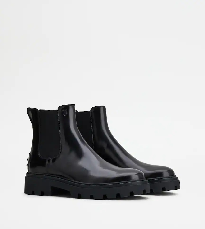 Tod's Logo-embossed Chelsea Boots In Black Leather In Black