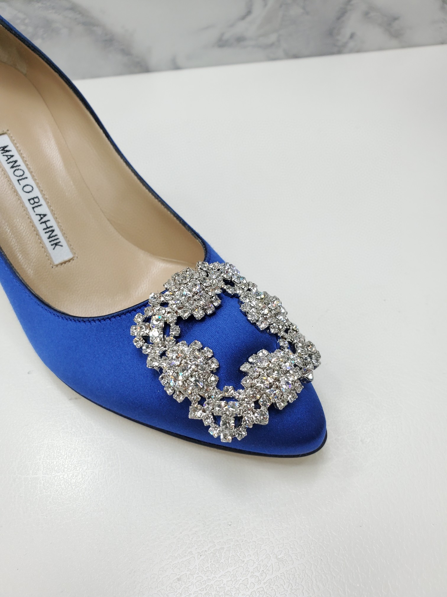 Manolo Blahnik Satin Jewelry Buckle High Heels In Blue