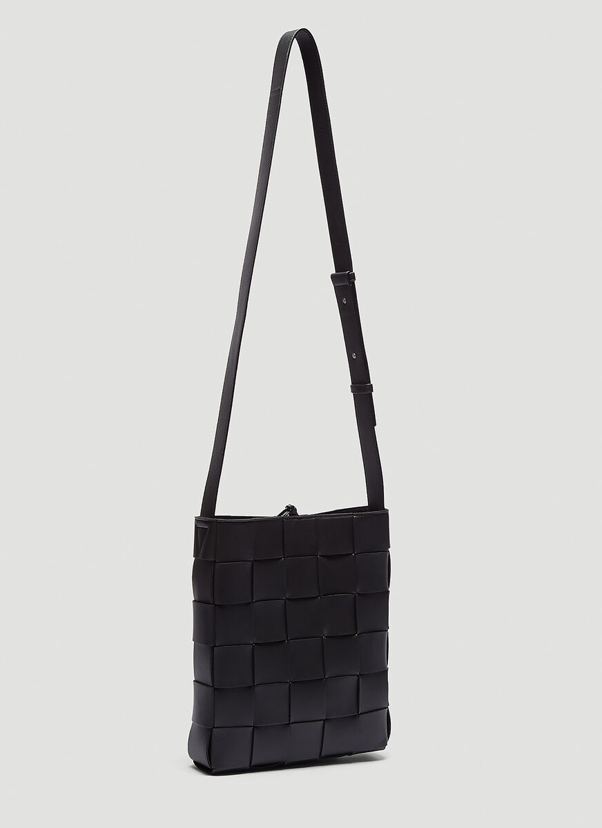 Bottega Veneta Cassette Intrecciato Shoulder Bag In Black