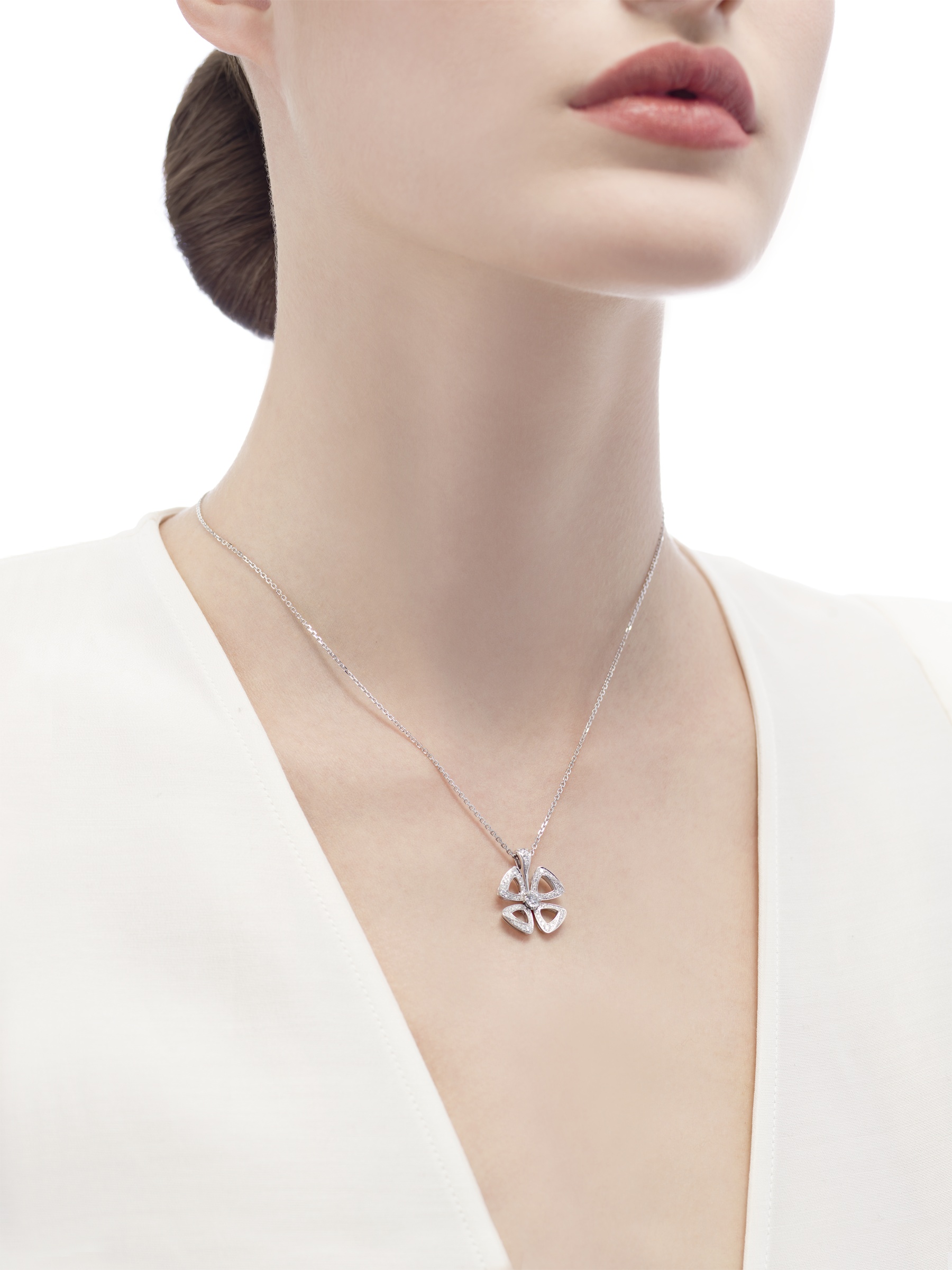 Bvlgari Womens Silver Fiorever 18ct White Gold And 0.16ct Round Brilliant-cut Diamond Necklace In Gray