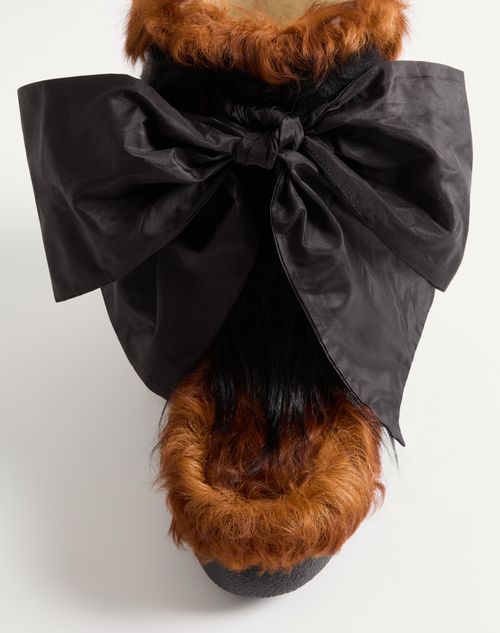 Valentino 45mm Snowish Fur-trimmed Boots In Black