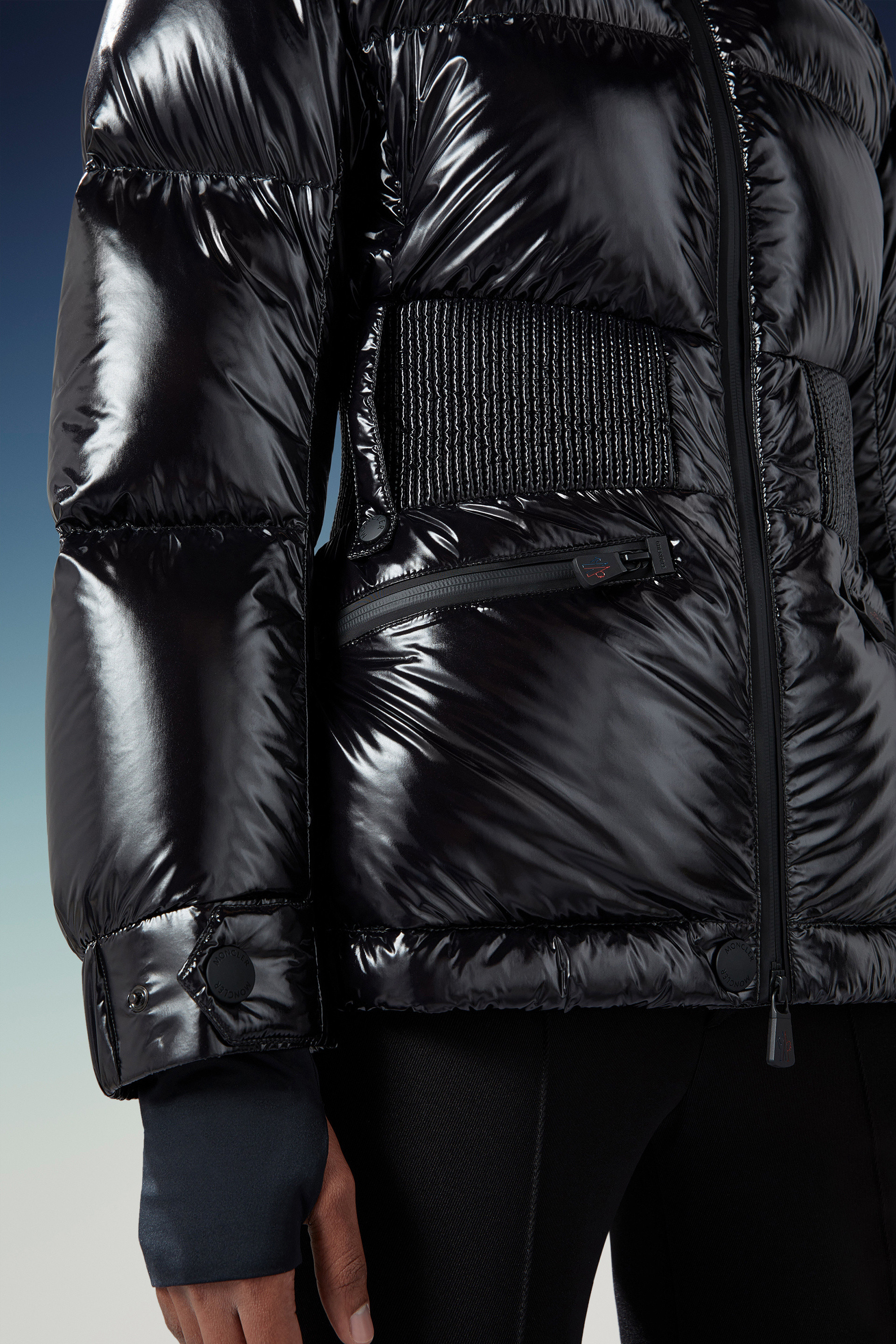 Moncler Logo Short Style Down Jacket In Black