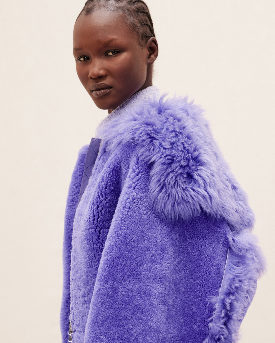 Jacquemus La Veste Pilone Shearling Jacket In Blue