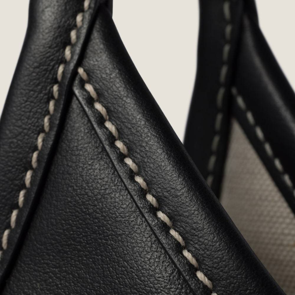 Miu Miu Ivy Leather Tote Bag In Black