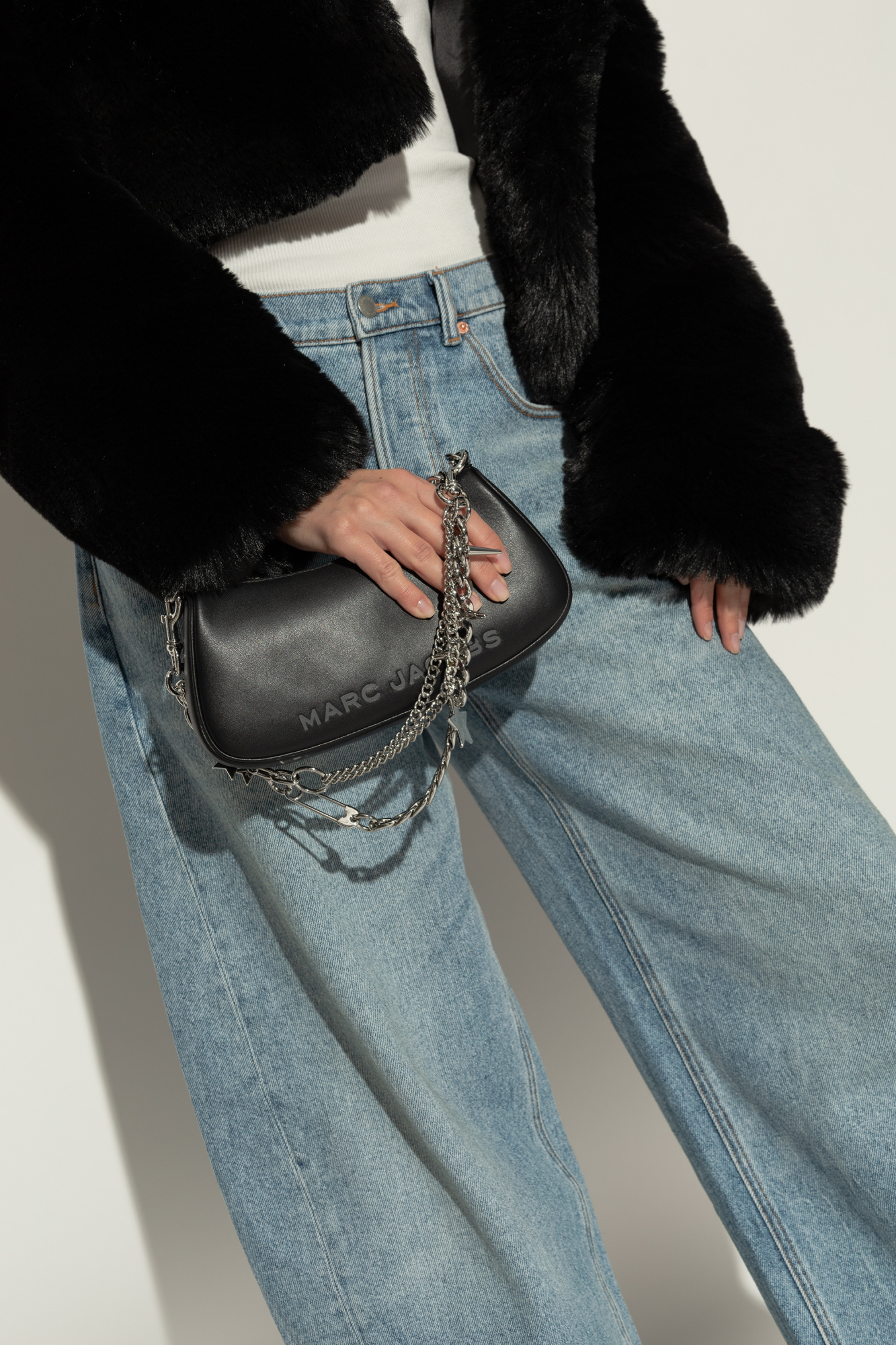 Marc Jacobs Logo Shoulder Bag In Black
