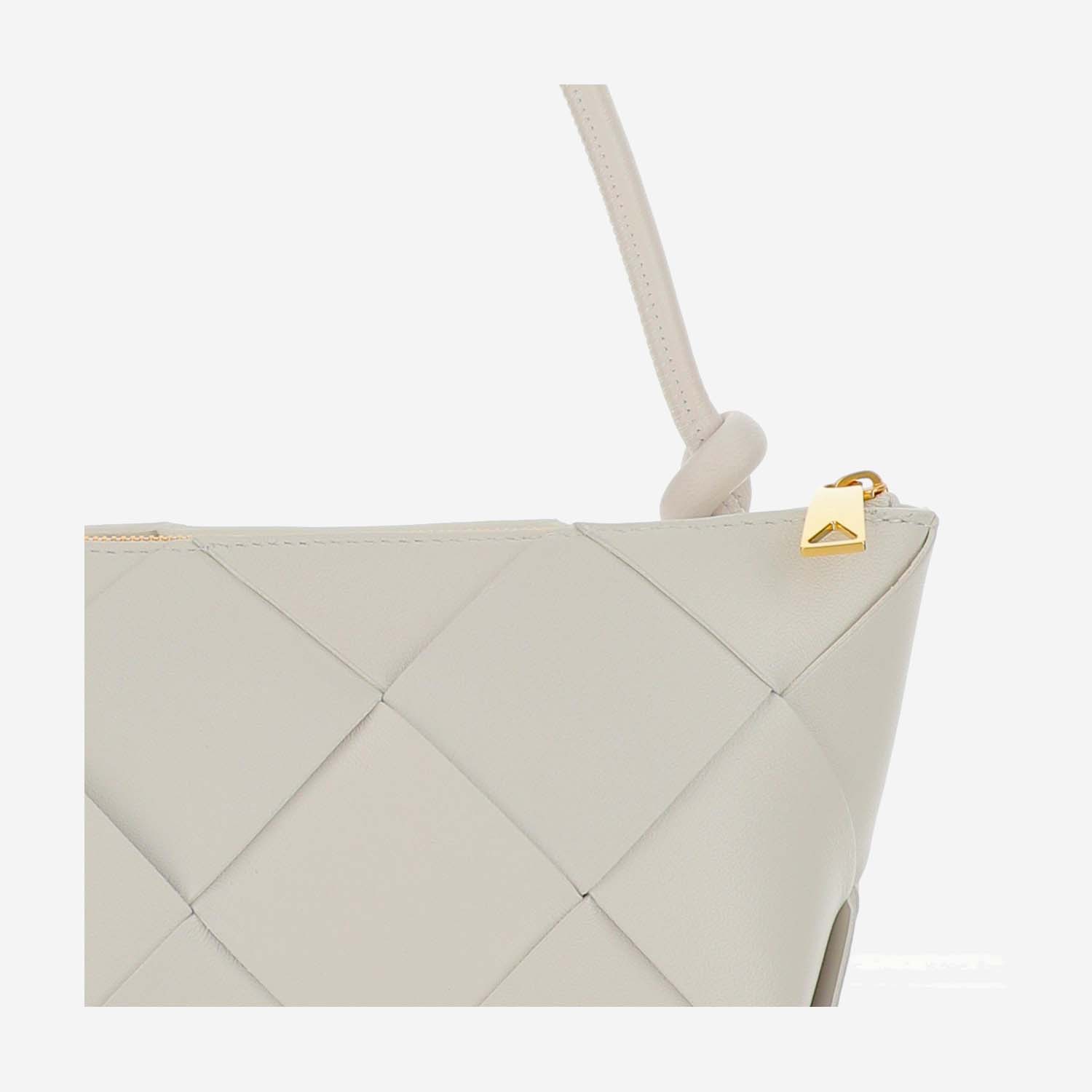 Bottega Veneta Woven Detail Wallet In Nude