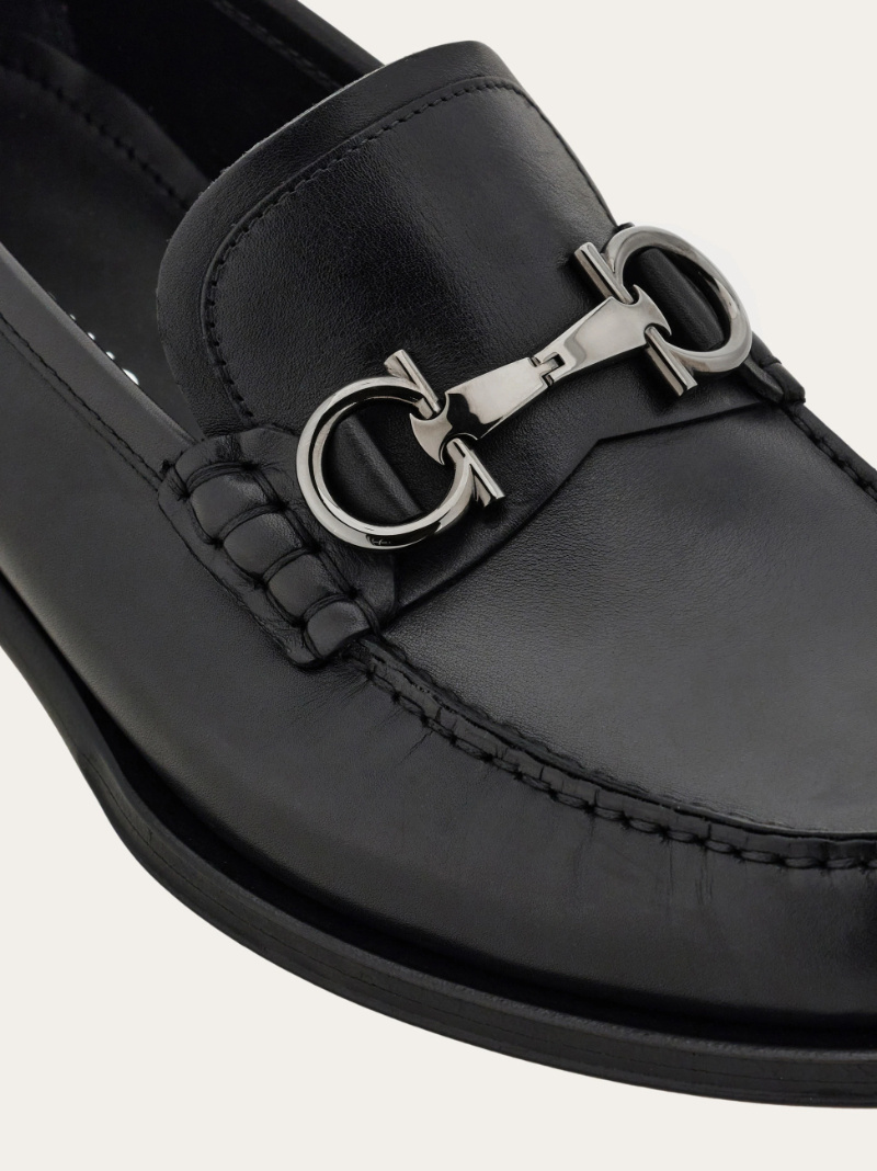 Ferragamo Loafer With Gancini Buckle In Black