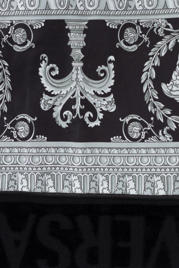 Versace Home Pattern Towel In Black