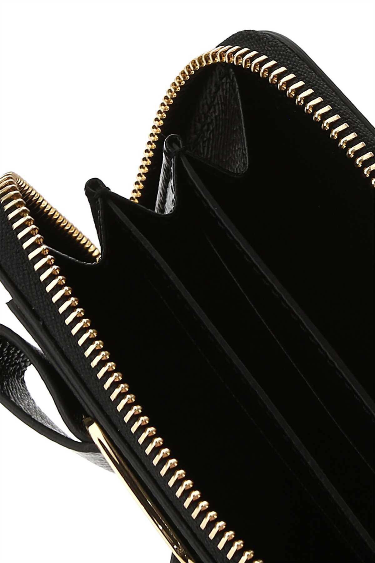 Ferragamo Textured Rectangular Wallet With A Refined Finish In Black