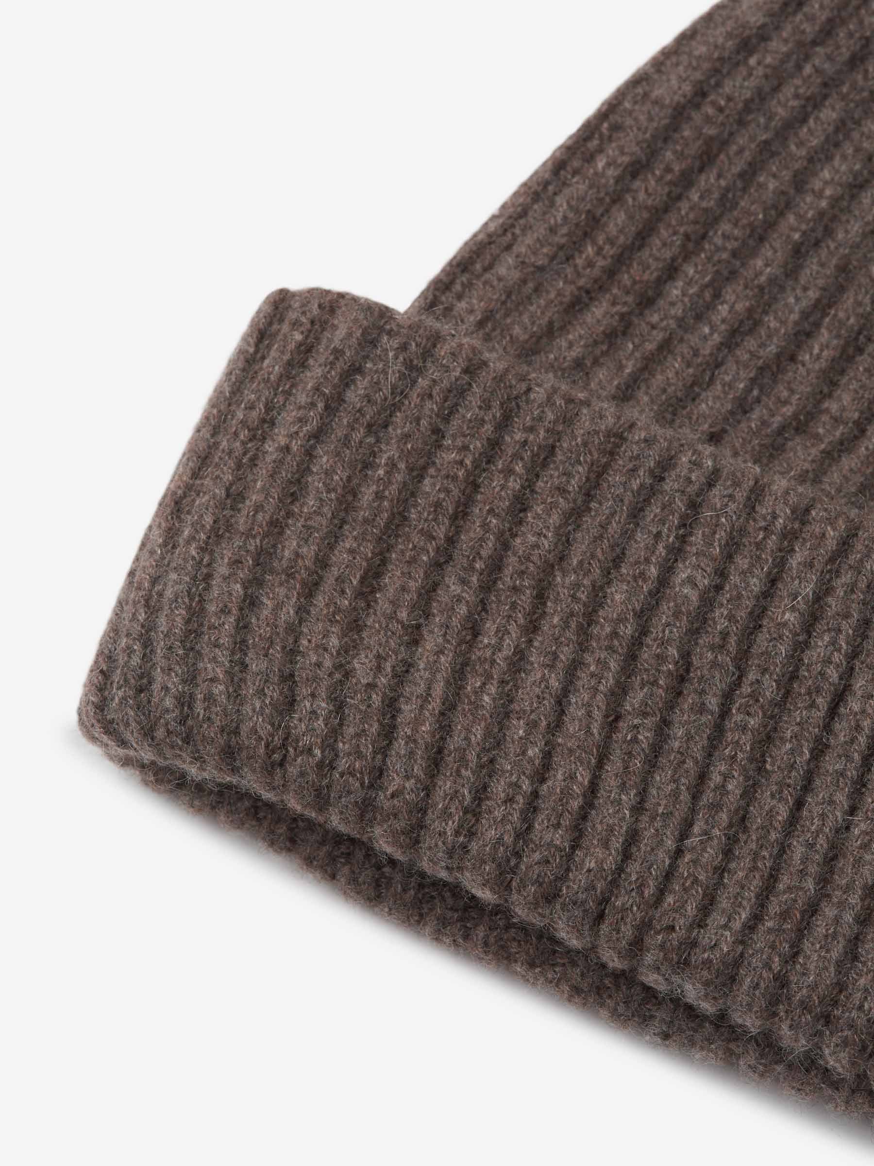 Fedeli Cashmere Knitted Hat In Brown