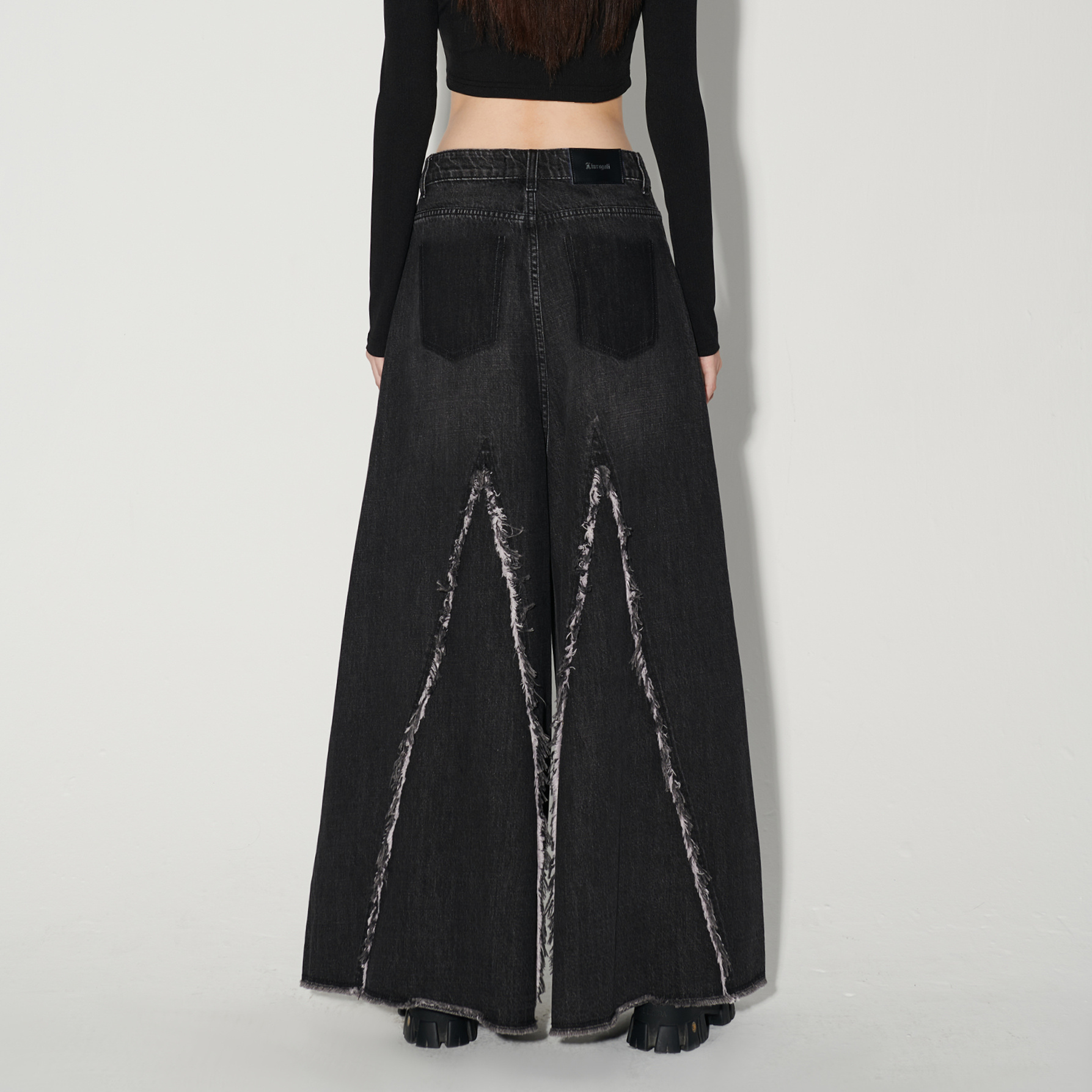 Liuregali Vintage Rough-edged Jeans In Black