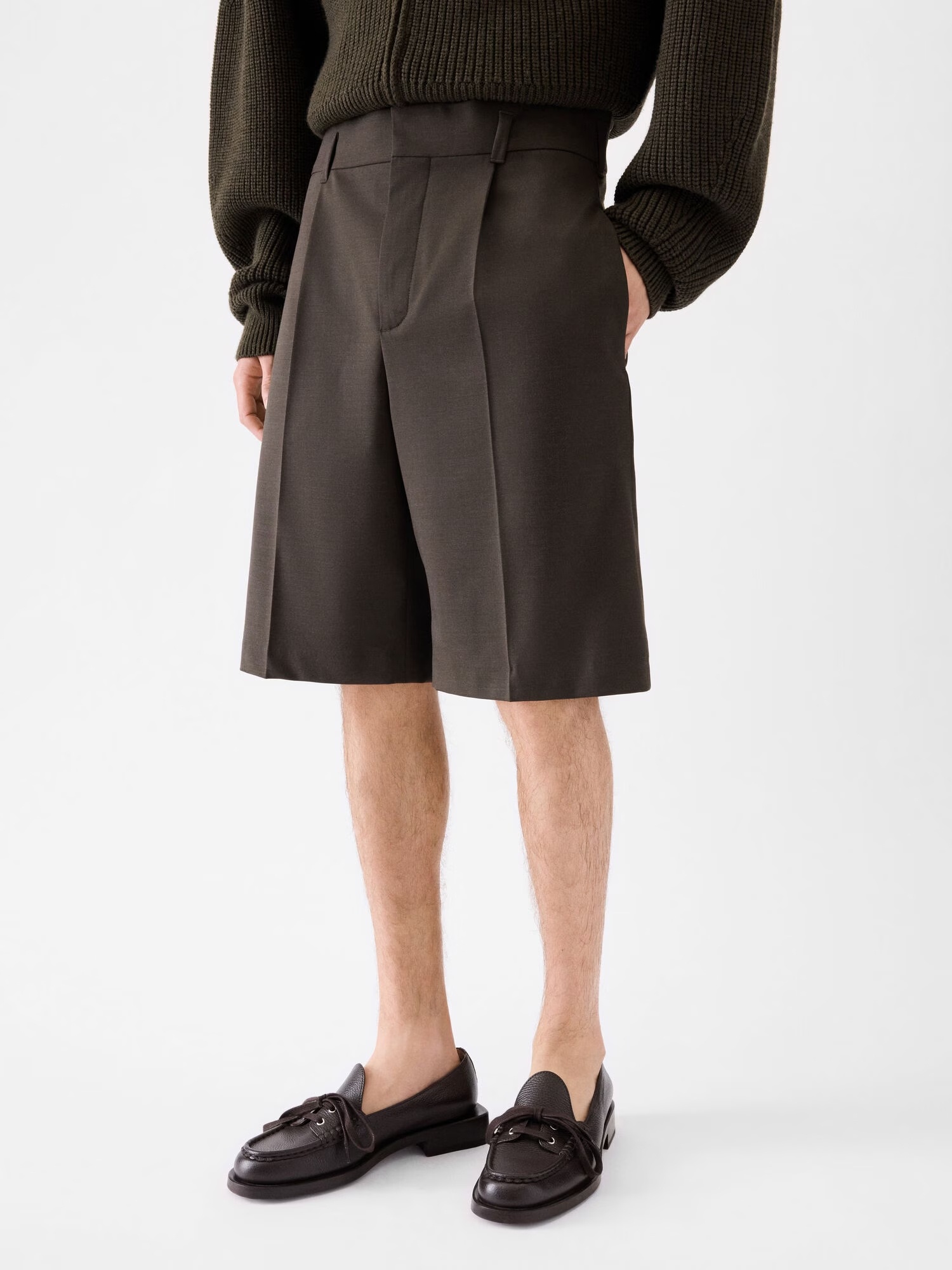 Jacquemus Le Short Ovalu Pleated Stretch Virgin Wool Shorts In Brown