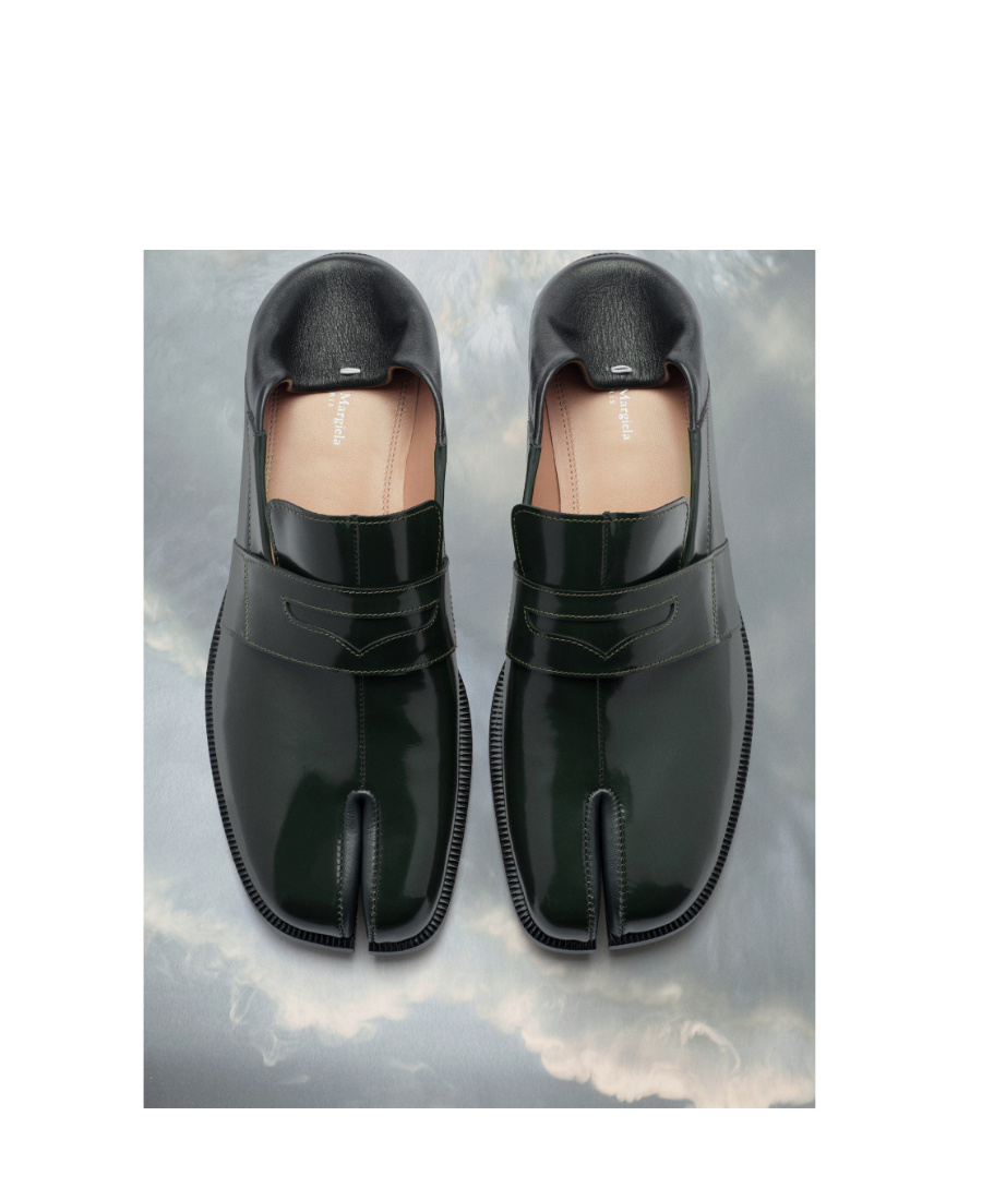 Maison Margiela Tabi Split-toe Glossed-leather Loafers In Black
