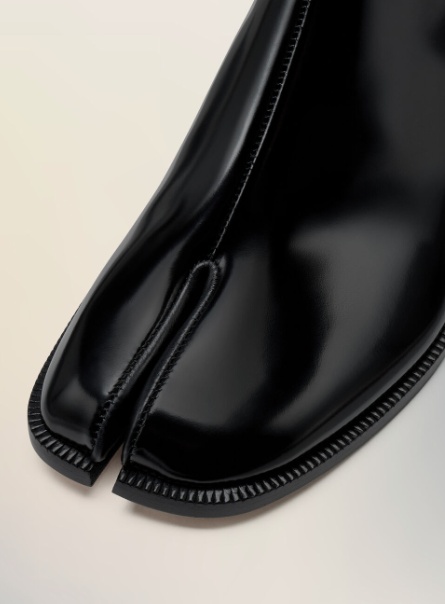 Maison Margiela Tabi City Leather Split-toe Chelsea Boots In Black