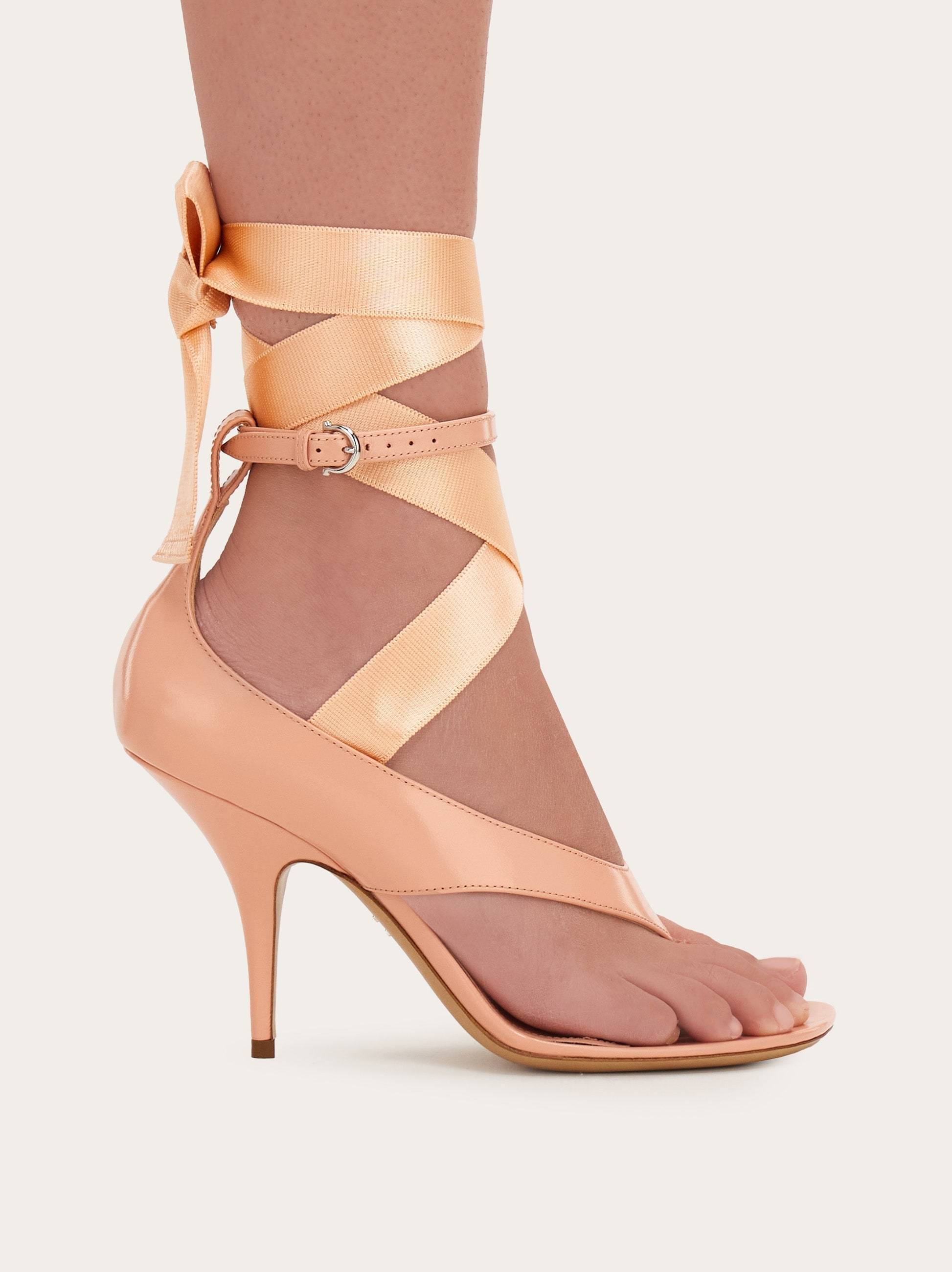 Ferragamo Leather Leliu 95 Thong Sandals With Bow Detail In Pink