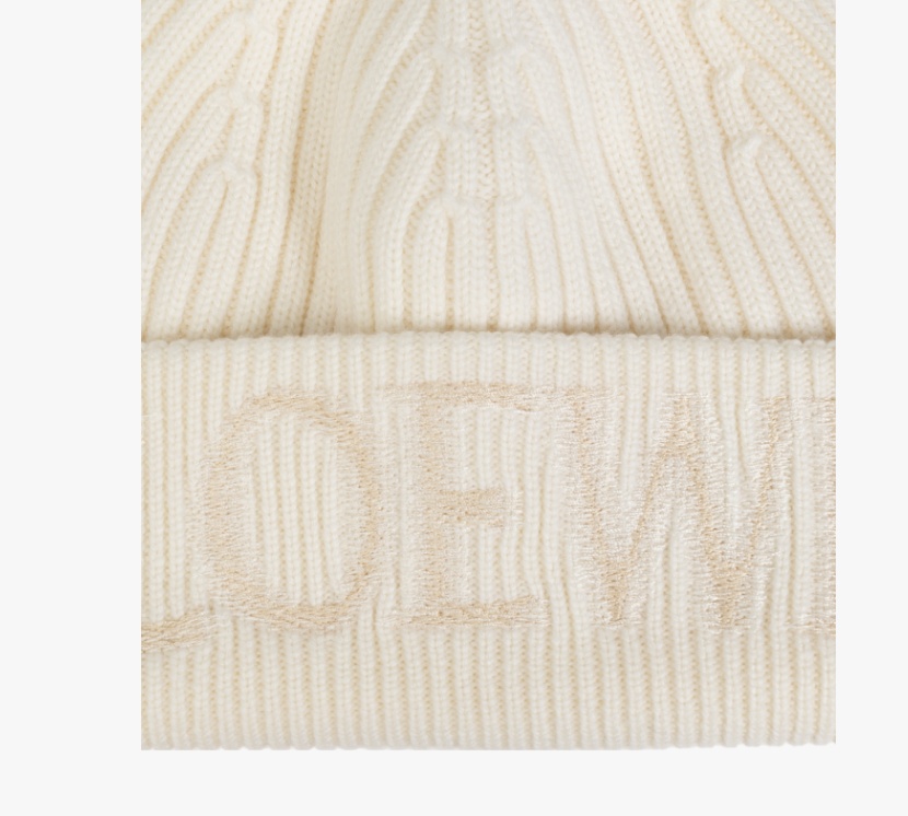 Loewe Beanie In Wool In White