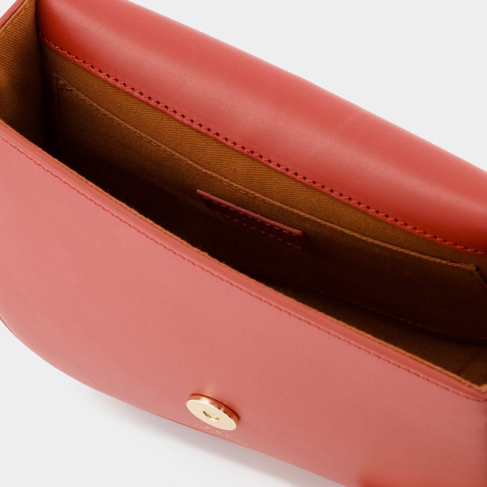 Apc Betty Logo-lettering Shoulder Bag In Red