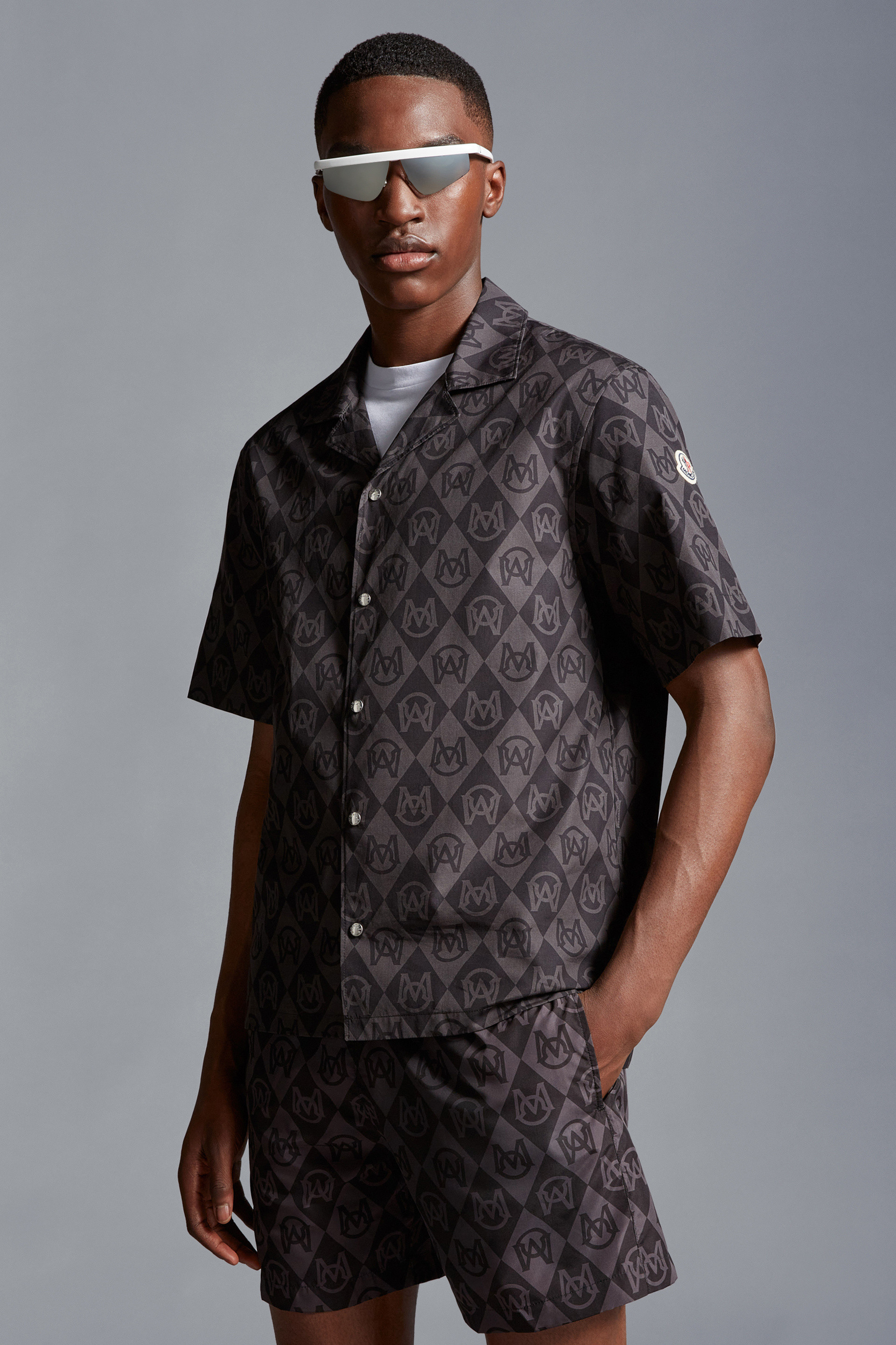 Moncler Short-sleeve Geometric-pattern Shirt In Black