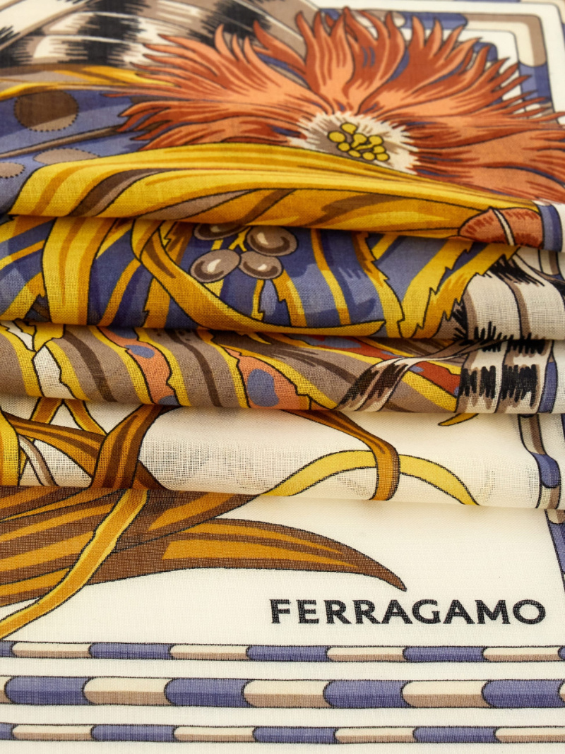 Ferragamo Rooster Print Shawl In Gold