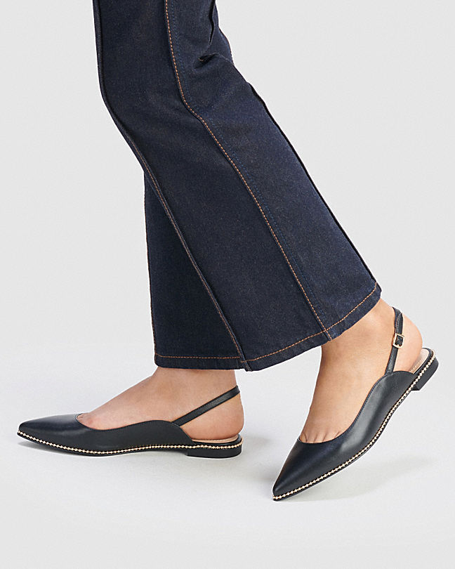 Coach Pointed Flat Shoes In Black