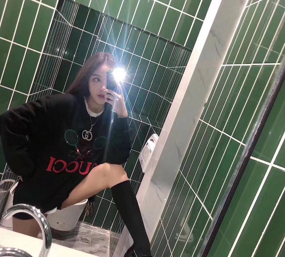 GUCCI OVERSIZED LOGO SWEATER