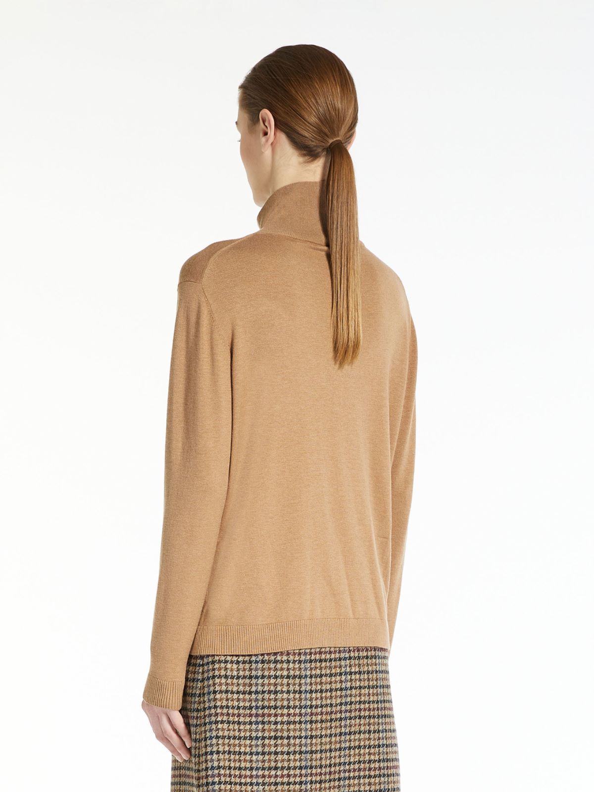 Weekend Max Mara Long-sleeved Wool Sweater In Nude